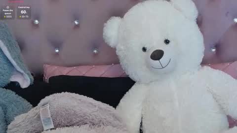 Snapshot of sophiastarr10 chatting on 10.29.25 sophiastarr10 online show from 10.29.25