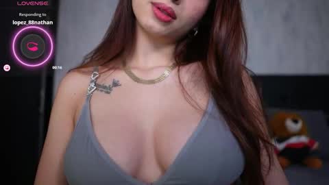 Snapshot of sophiaxv chatting on 11.27.25 Sophy online show from 11.27.25