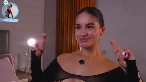 Snapshot of sophie_belton chatting on 05.21.26 sofia online show from 05.21.26