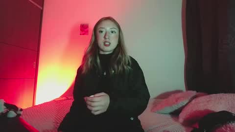 Snapshot of sophie_collins13 chatting on 12.29.24 Sophie online show from 12.29.24