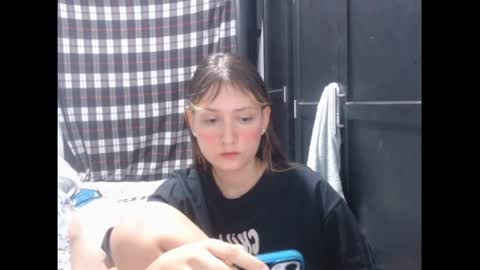 Snapshot of sophie_cutexx chatting on 10.12.25 sophie online show from 10.12.25