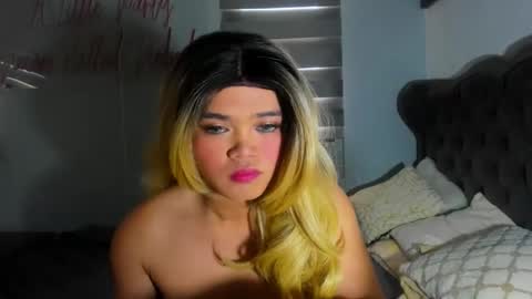 Snapshot of sophie_cutie03 chatting on 12.14.25 sophie_cutie03 online show from 12.14.25