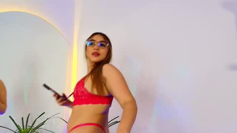 Snapshot of sophie_janner chatting on 02.12.26 SOPHIE JANNER online show from 02.12.26