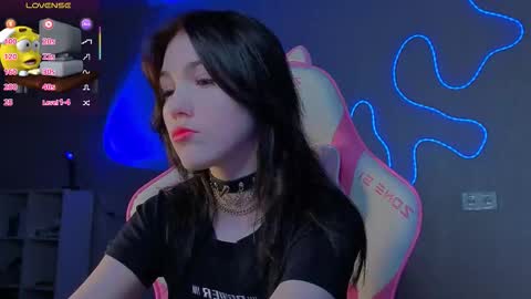 Snapshot of sophie_nomenal_ chatting on 12.14.25 sophie_nomenal_ online show from 12.14.25