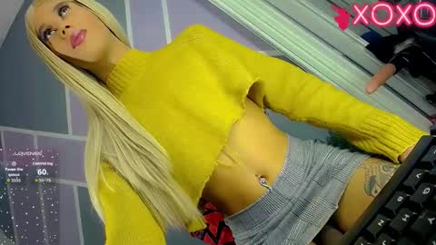 Snapshot of sophie_vall chatting on 10.17.25 sophie_vall online show from 10.17.25