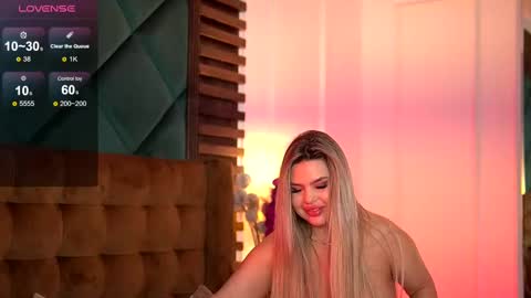 Snapshot of sophieboobsx chatting on 02.11.25 Sophie online show from 02.11.25