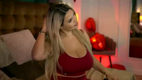 Snapshot of sophieboobsx chatting on 09.19.25 Sophie online show from 09.19.25