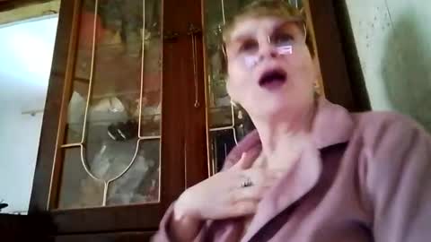 SophieBurnsX online show from 06.04.26