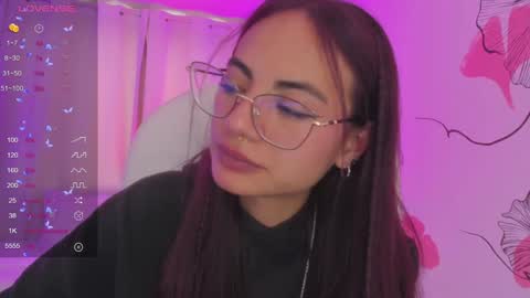 Snapshot of sophiecherry_ chatting on 12.20.24 Sophie IG sophiecherry es online show from 12.20.24