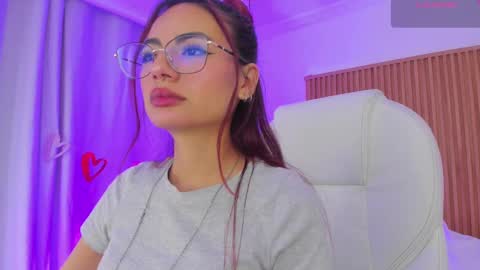   Sophie  IG sophiecherry es   online show from 03.11.25