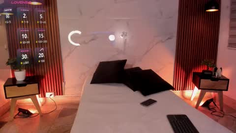 Sophie online show from 12.04.25