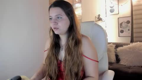 Snapshot of sophiee09_ chatting on 10.11.25 Sophie online show from 10.11.25