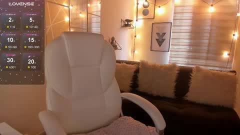 Snapshot of sophiee09_ chatting on 02.13.26 Sophie online show from 02.13.26