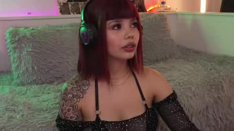 Snapshot of sophiee_art chatting on 12.03.25 Sophiee online show from 12.03.25