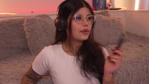 Snapshot of sophiee_art chatting on 01.15.26 Sophiee online show from 01.15.26