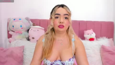 Snapshot of sophiee_rosee chatting on 06.10.26 sophiee rosee online show from 06.10.26