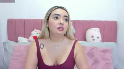 Snapshot of sophiee_rosee chatting on 06.14.26 sophiee rosee online show from 06.14.26