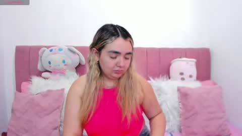 Snapshot of sophiee_rosee chatting on 06.18.26 sophiee rosee online show from 06.18.26