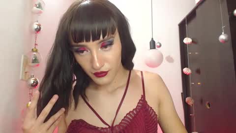Snapshot of sophiee_s chatting on 12.21.24 Sophie online show from 12.21.24