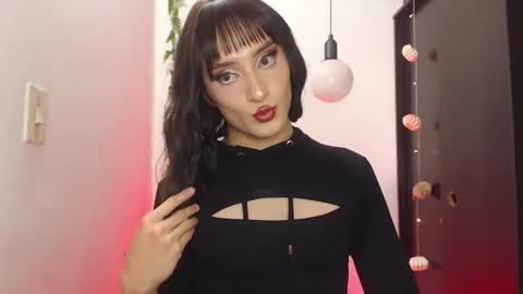 Snapshot of sophiee_s chatting on 02.15.25 Sophie online show from 02.15.25