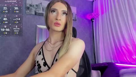 Snapshot of sophiee_s chatting on 03.08.25 Sophie online show from 03.08.25