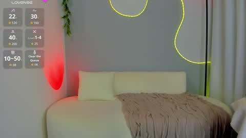 Snapshot of sophiee_s chatting on 12.02.25 Sophie online show from 12.02.25