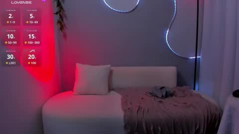 Snapshot of sophiee_s chatting on 12.16.25 Sophie online show from 12.16.25