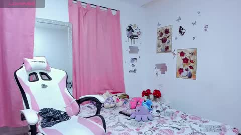 Sophie Woods  online show from 12.28.24