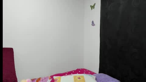 Sophie Woods  online show from 09.29.25