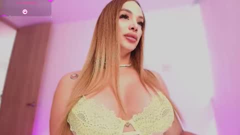 Snapshot of sophiehoney_ts chatting on 01.10.26 SAMANTHA online show from 01.10.26