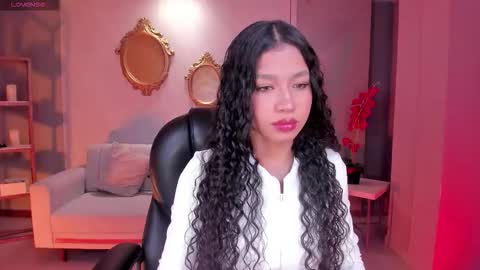 Snapshot of sophiehouston_ chatting on 11.12.25 Sophie Houston online show from 11.12.25