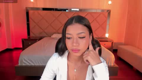 Sophie Houston online show from 03.03.26