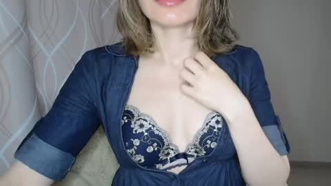 Snapshot of sophiemisss chatting on 05.14.26 Sophiemisss online show from 05.14.26