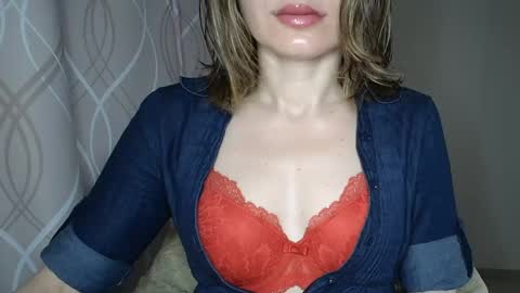 Snapshot of sophiemisss chatting on 05.15.26 Sophiemisss online show from 05.15.26