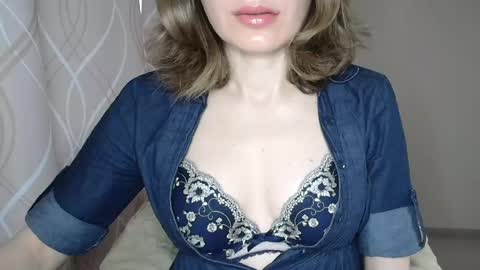 Snapshot of sophiemisss chatting on 05.17.26 Sophiemisss online show from 05.17.26