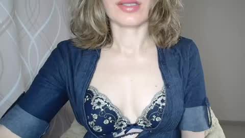 Snapshot of sophiemisss chatting on 05.21.26 Sophiemisss online show from 05.21.26