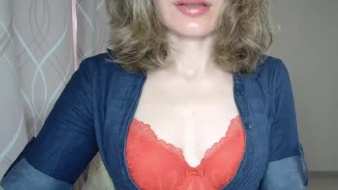 Snapshot of sophiemisss chatting on 05.27.26 Sophiemisss online show from 05.27.26