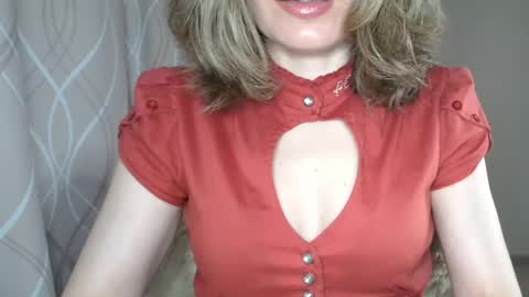 Snapshot of sophiemisss chatting on 05.28.26 Sophiemisss online show from 05.28.26