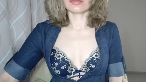 Snapshot of sophiemisss chatting on 05.29.26 Sophiemisss online show from 05.29.26