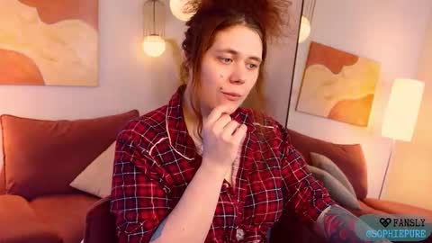 Snapshot of sophiepure chatting on 02.17.26 Sophie online show from 02.17.26