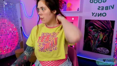 Snapshot of sophiepure chatting on 02.18.26 Sophie online show from 02.18.26