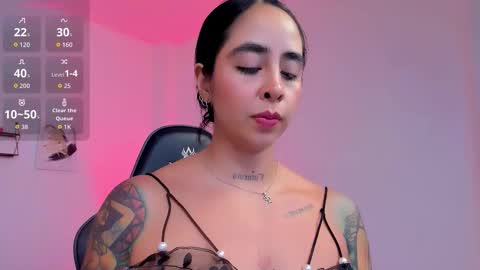 Snapshot of sophierooy chatting on 11.08.25 sophierooy online show from 11.08.25