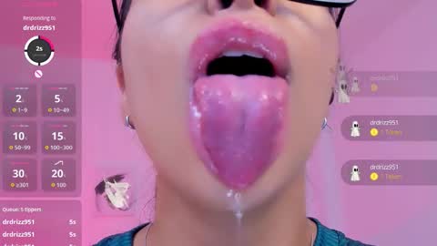 Snapshot of sophierooy chatting on 11.19.25 sophierooy online show from 11.19.25