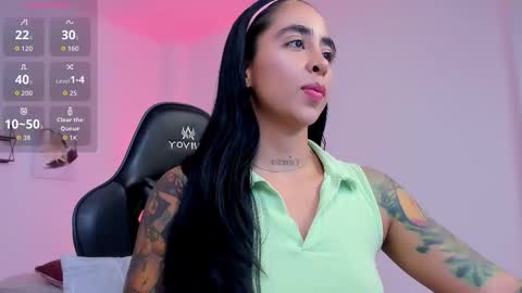 Snapshot of sophierooy chatting on 12.01.25 sophierooy online show from 12.01.25