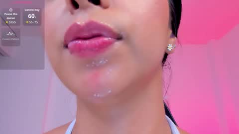 Snapshot of sophierooy chatting on 12.14.25 sophierooy online show from 12.14.25