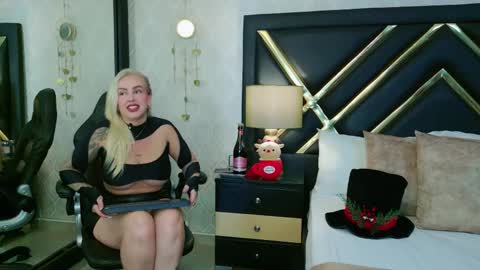 SophieWinslow online show from 11.07.25