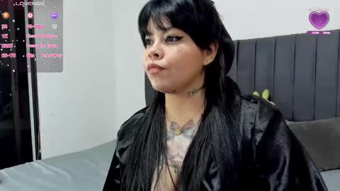 Snapshot of sophieyenki chatting on 01.29.25 SOPHIE online show from 01.29.25