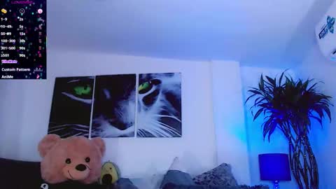 Snapshot of sophiieesweet chatting on 10.24.25 Sophie Sweet online show from 10.24.25