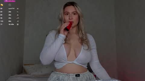 Snapshot of soulmeinme chatting on 10.18.25 soulmeinme online show from 10.18.25