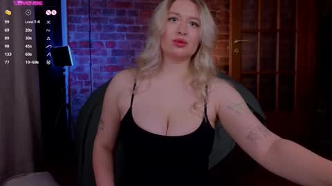 Snapshot of soulmeinme chatting on 11.18.25 soulmeinme online show from 11.18.25